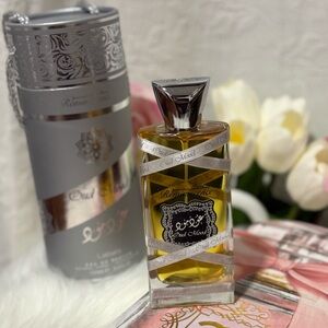Oud Nasamat Perfume with Silver Accents